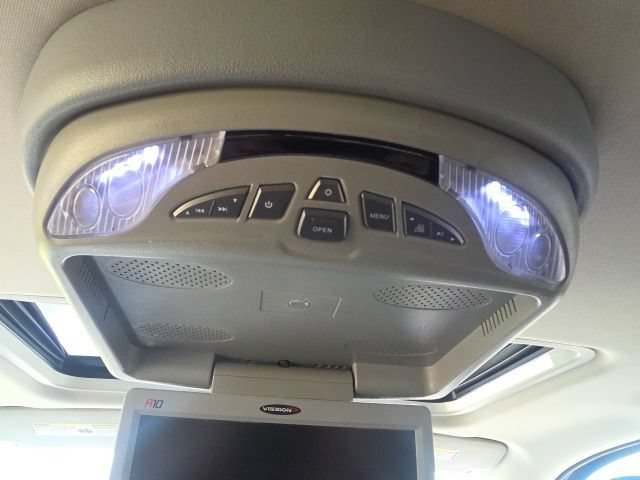 Used 2010 Chevrolet Avalanche LTZ AWD/4WD image 13