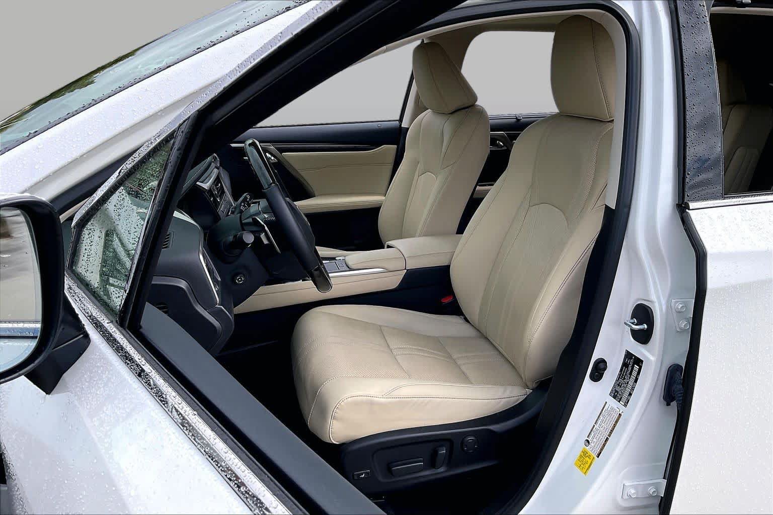 Used 2022 Lexus RX 350L Luxury w/ Accessory Package (Z1) FWD image 6