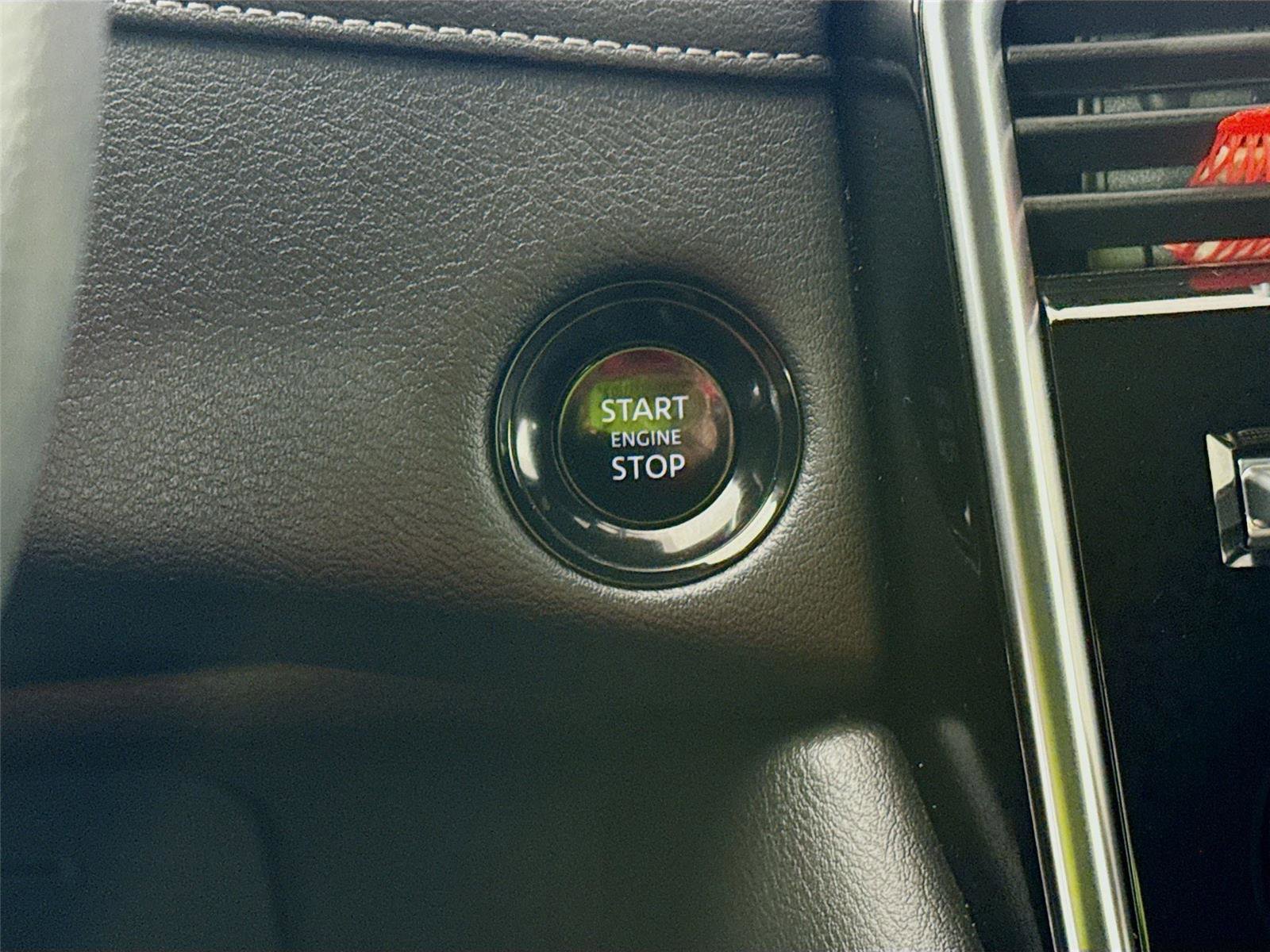 Used 2025 Nissan Armada SL w/ Captain's Chari Seat Package image 14