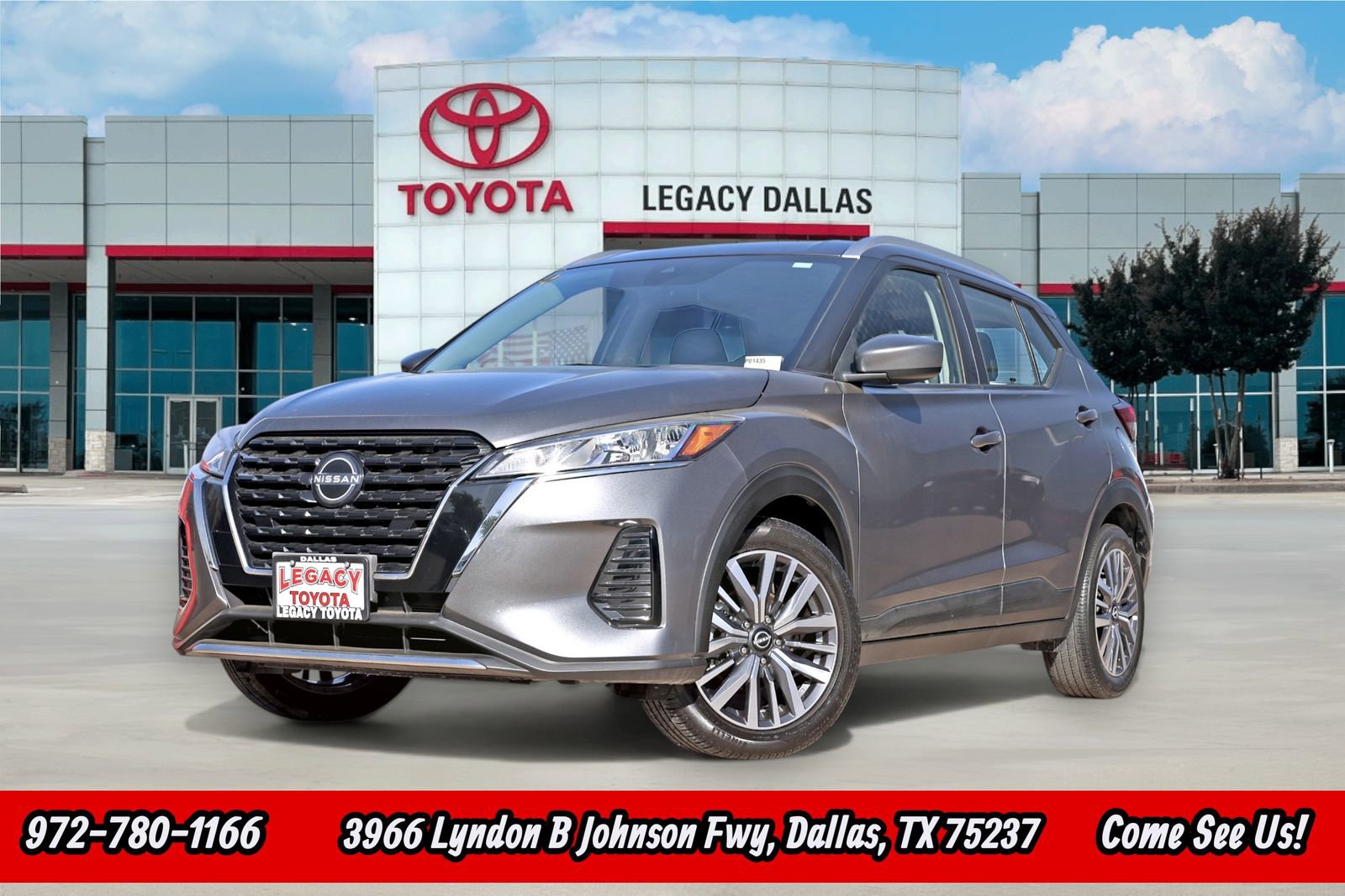 Used 2022 Nissan Kicks SV image 1