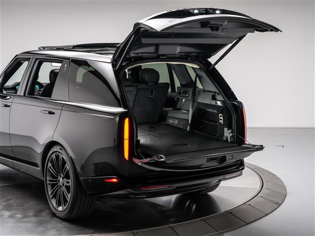 Used 2025 Land Rover Range Rover Long Wheelbase SE image 32