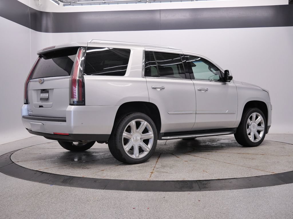 Used 2018 Cadillac Escalade Luxury AWD/4WD image 5