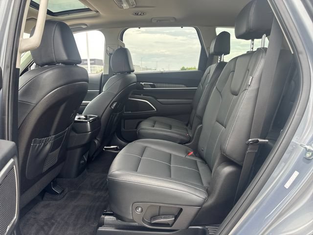 Used 2025 Kia Telluride EX w/ EX Captain's Chair Package FWD image 15