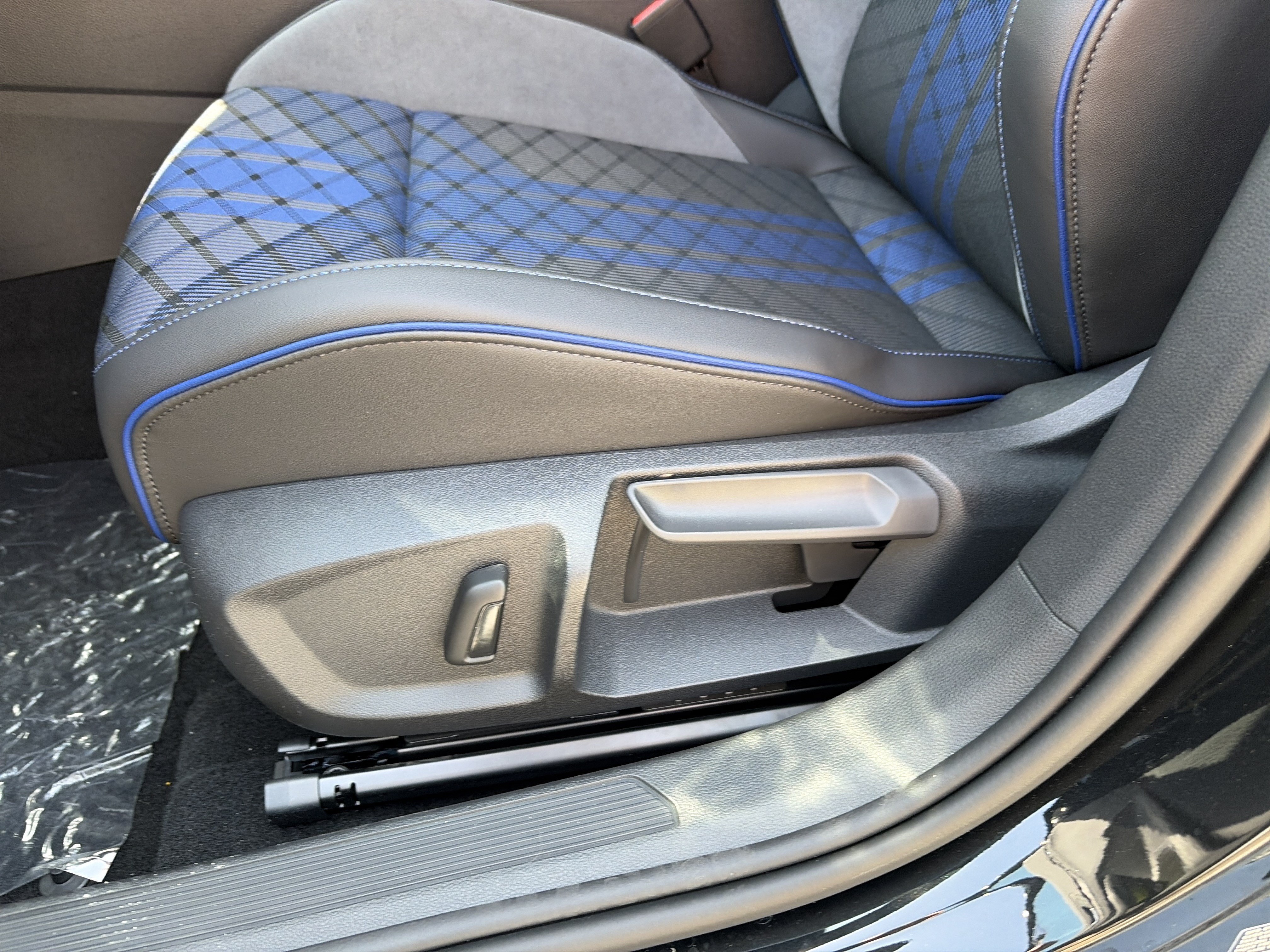 New 2026 Volkswagen Golf w/ Euro Style Package AWD/4WD image 13