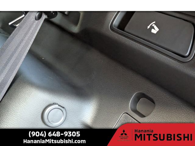 New 2025 Mitsubishi Outlander SE image 13