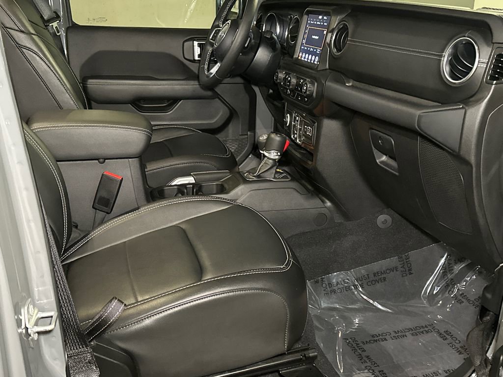 Used 2022 Jeep Wrangler Unlimited Sahara w/ Cold Weather Group AWD/4WD image 9