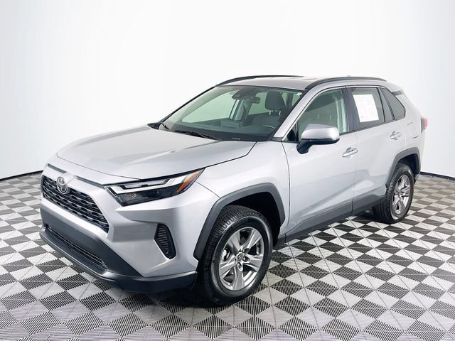 Used 2023 Toyota RAV4 XLE AWD/4WD image 4