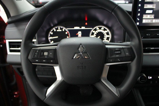 New 2026 Mitsubishi Outlander ES FWD image 8