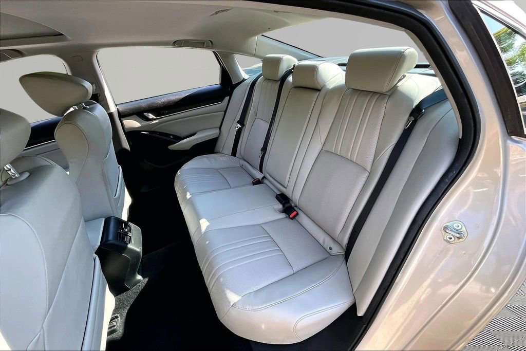 Used 2018 Honda Accord Touring image 18