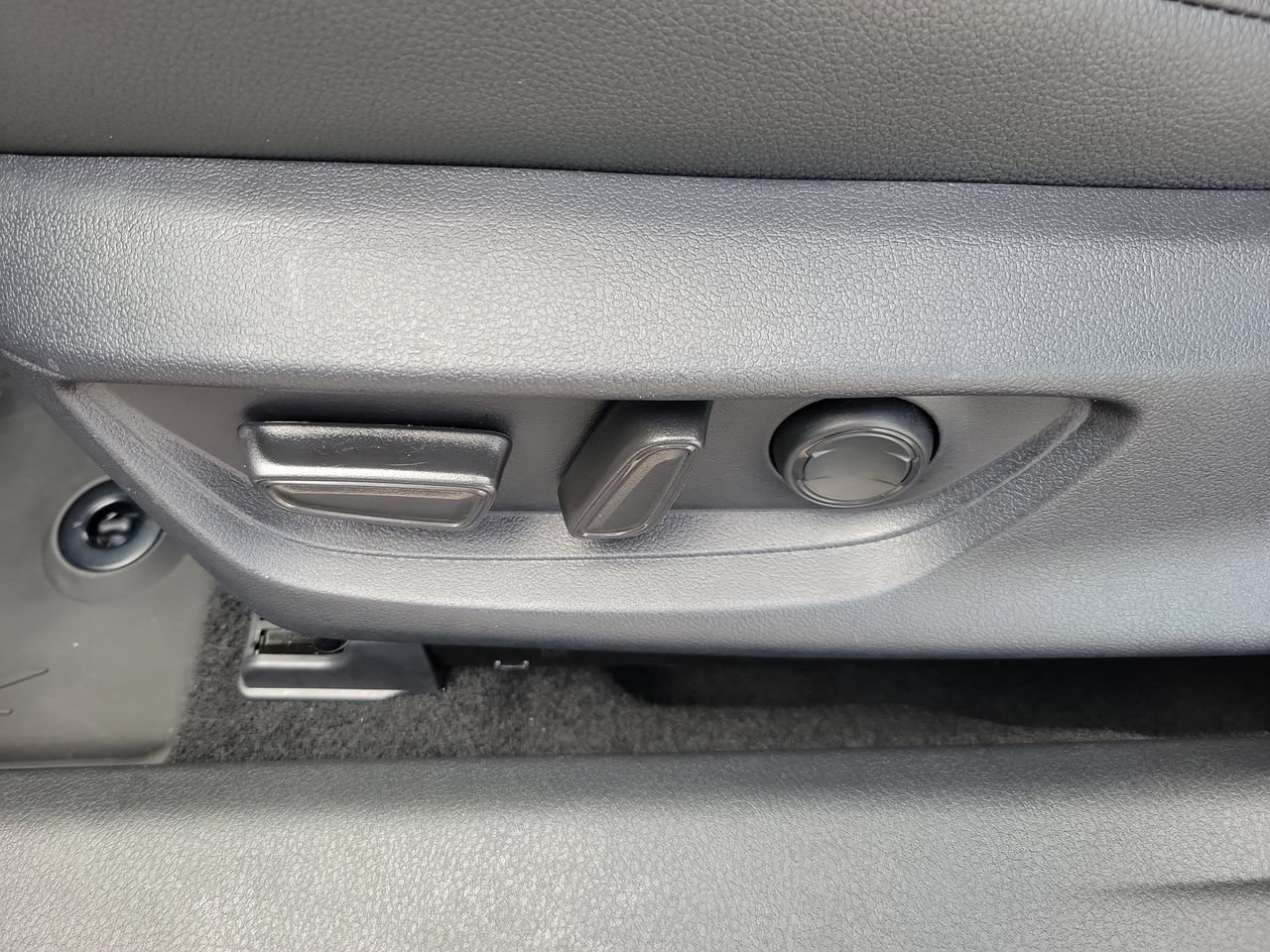 Used 2026 Toyota Camry SE FWD image 18