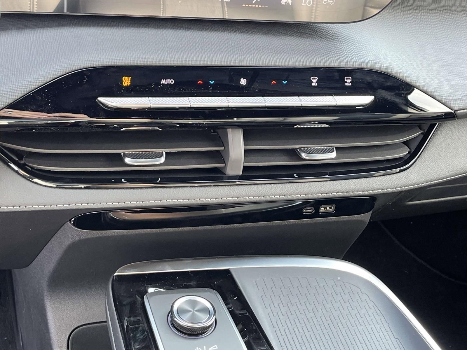 New 2026 Buick Enclave Sport Touring w/ Power Package AWD/4WD image 28