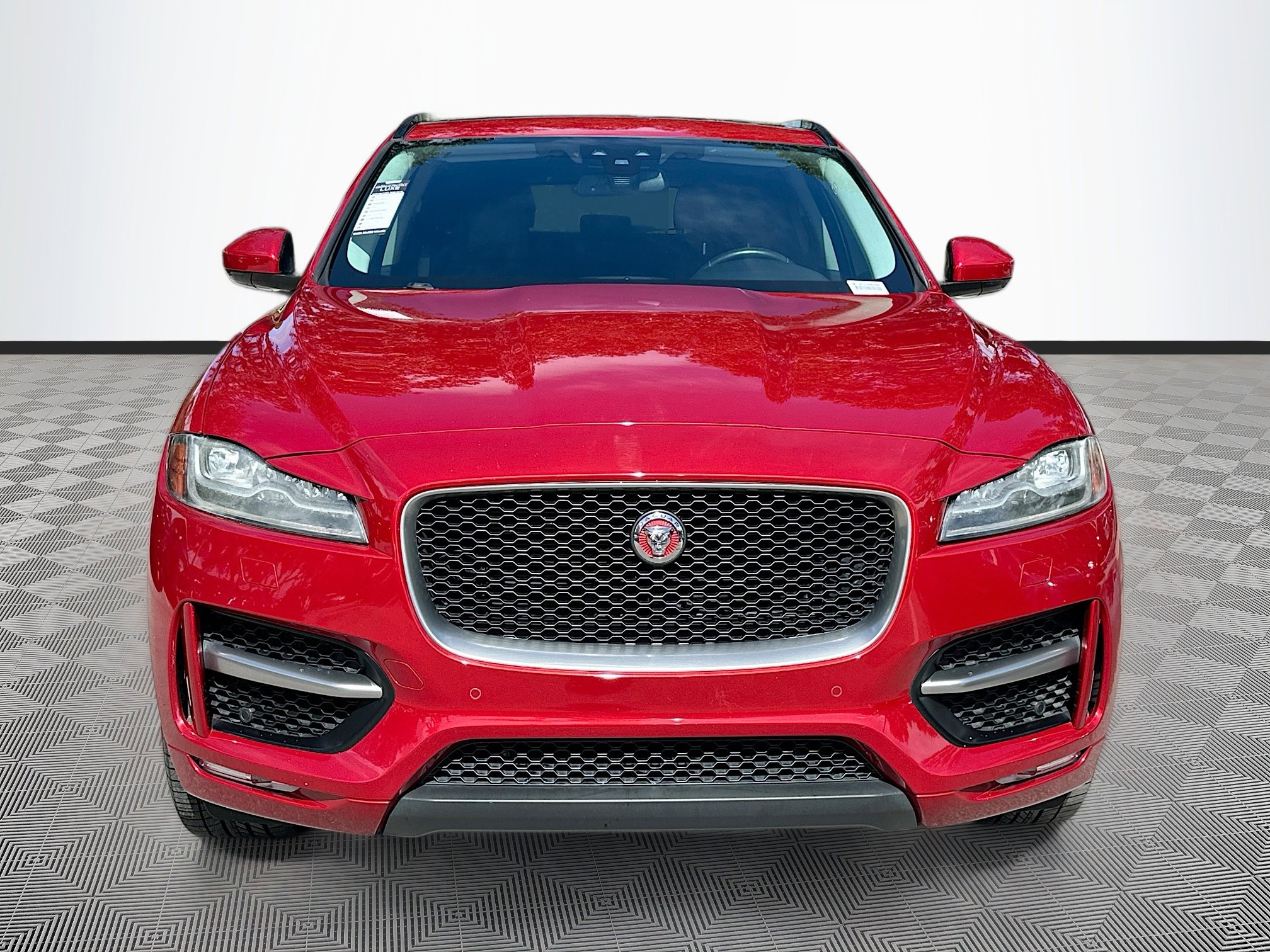 Used 2018 Jaguar F-PACE R-Sport image 2