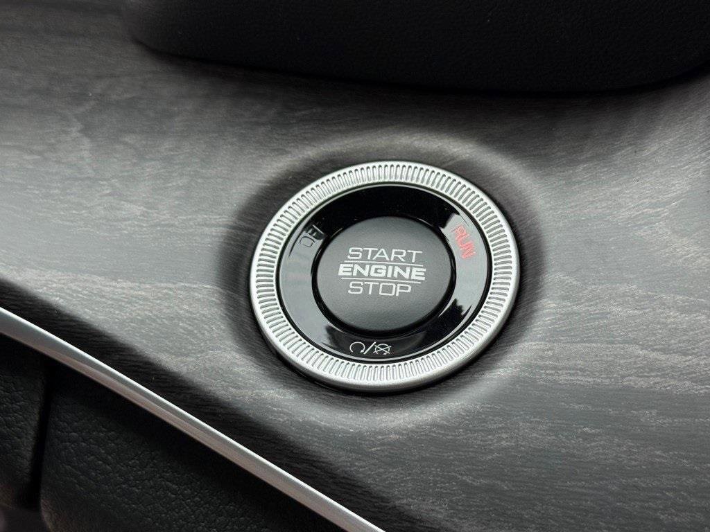 New 2025 Jeep Grand Cherokee L Limited w/ Luxury Tech Group II image 32