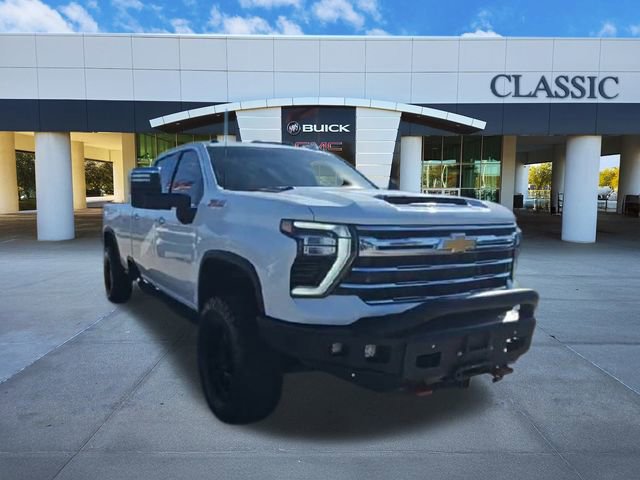 Used 2025 Chevrolet Silverado 3500 LTZ w/ LTZ Premium Package image 2