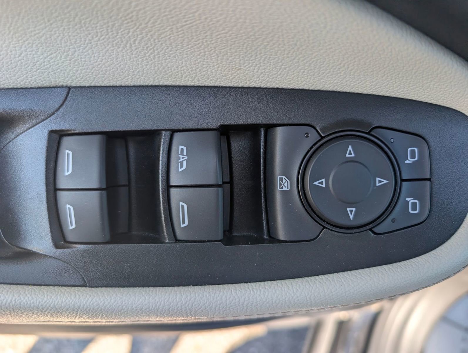 Used 2024 Buick Encore GX Avenir w/ Avenir Convenience Package image 9