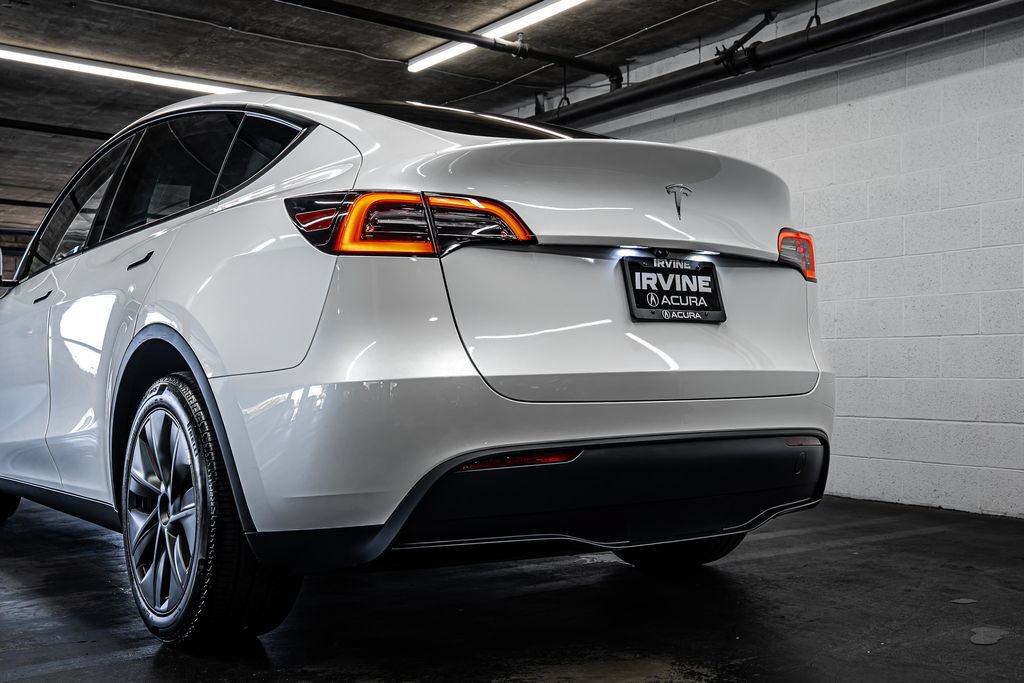 Used 2025 Tesla Model Y Long Range RWD image 16