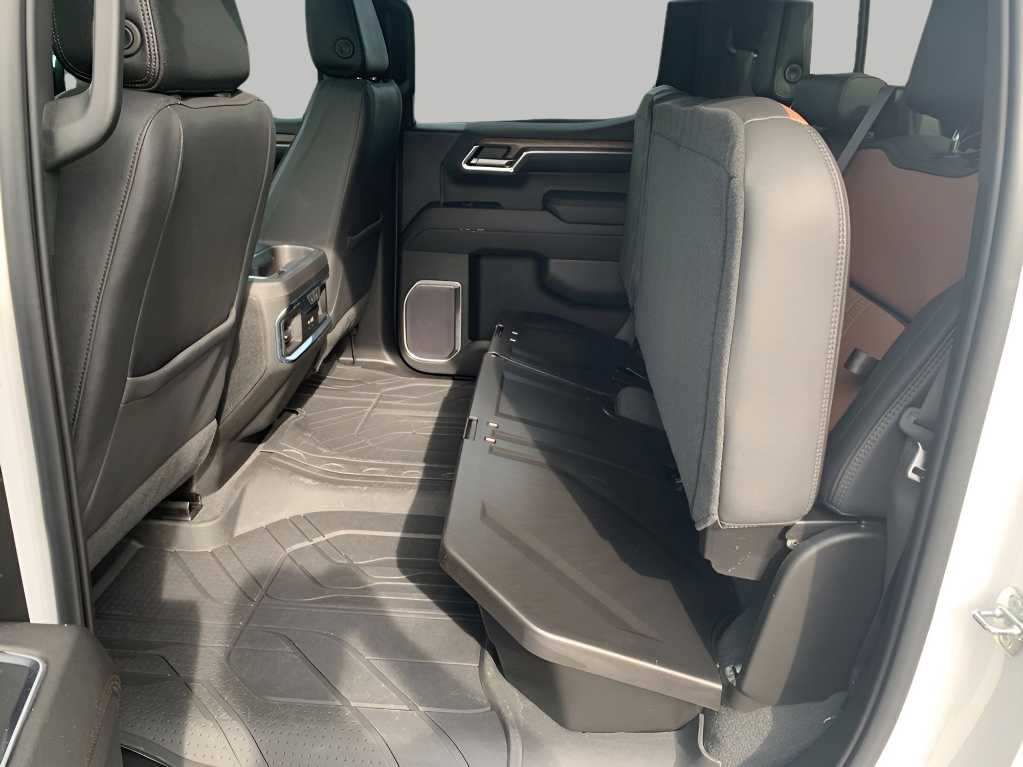 Used 2023 Chevrolet Silverado 1500 High Country w/ High Country Premium Package AWD/4WD image 22