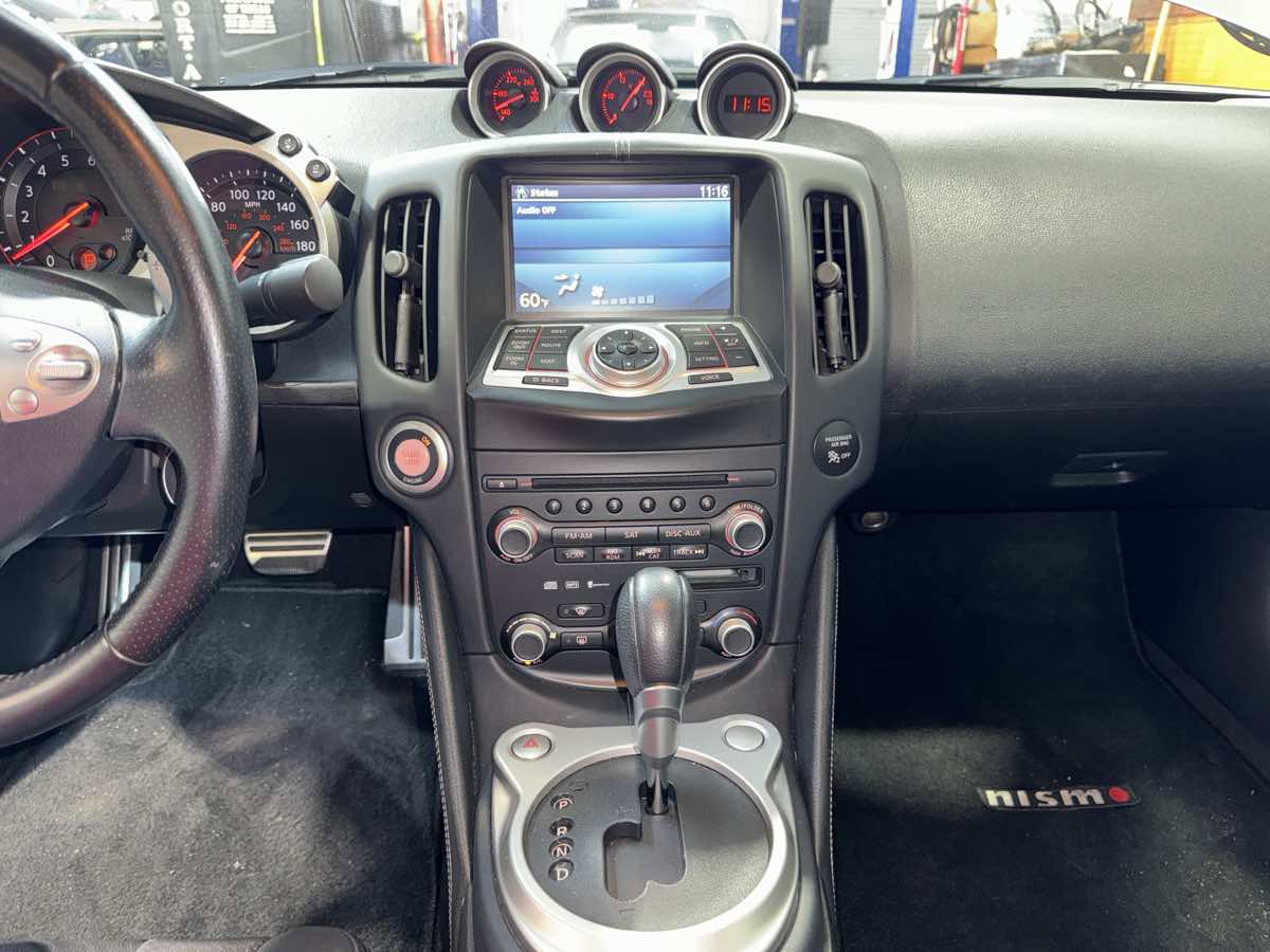 Used 2009 Nissan 370Z Touring w/ Sport Pkg image 19