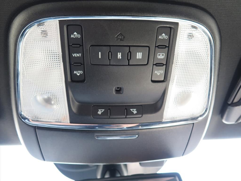 Used 2013 Chrysler 300 C AWD/4WD image 14