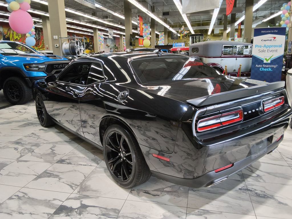 Used 2018 Dodge Challenger SXT w/ Blacktop Package image 8