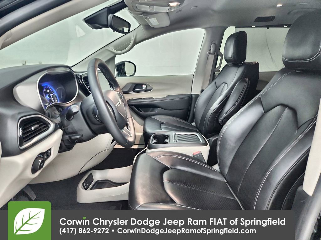 Certified 2024 Chrysler Pacifica Touring-L image 19