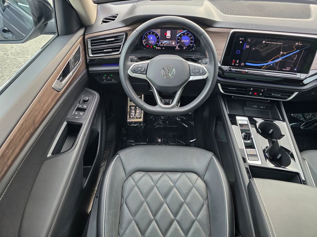 Used 2024 Volkswagen Atlas SEL Premium R-Line image 33
