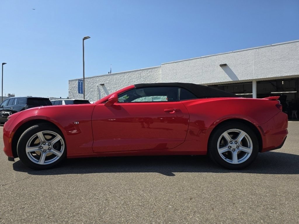 Used 2023 Chevrolet Camaro LT RWD image 15