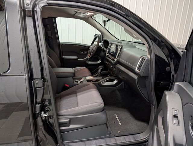 Used 2025 Nissan Frontier SV image 25
