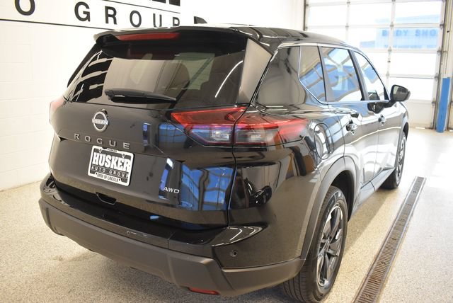 Used 2025 Nissan Rogue SV AWD/4WD image 4