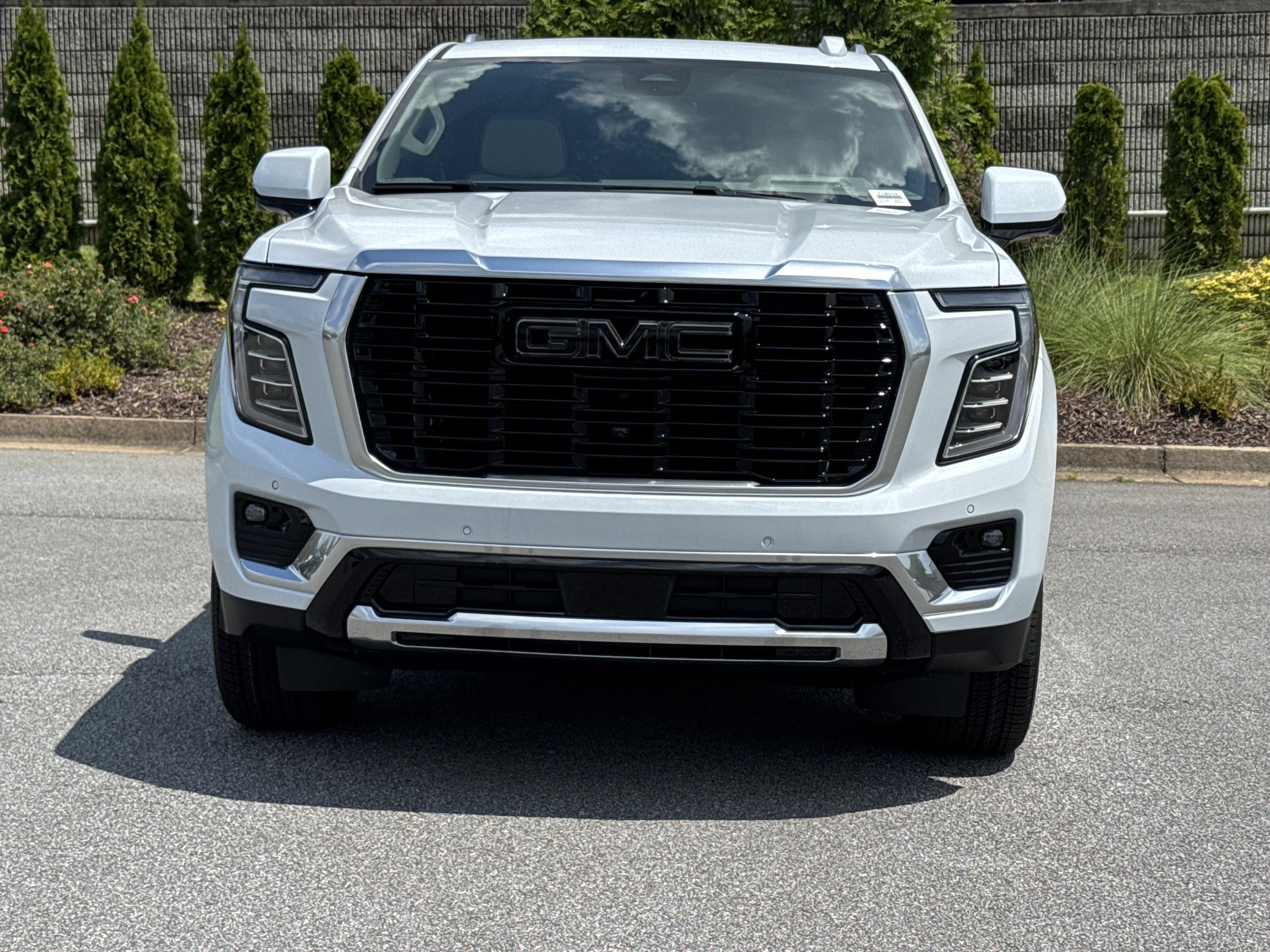 New 2026 GMC Yukon XL Denali w/ Denali Reserve Package RWD image 3