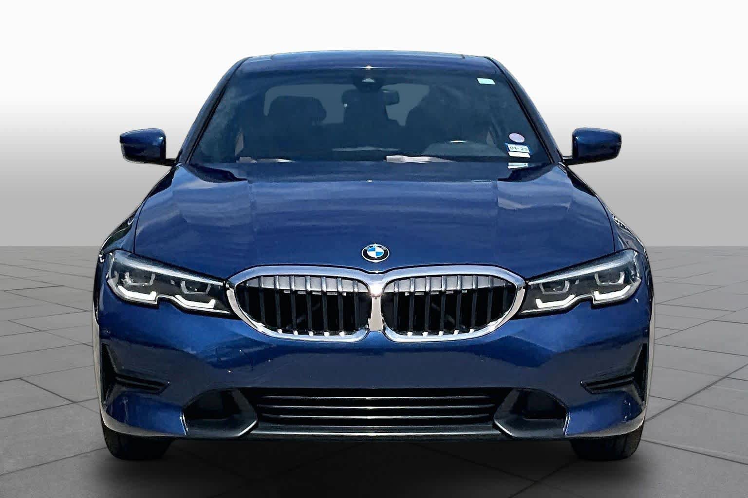 Used 2022 BMW 330i Sedan w/ Premium Package 2 RWD image 3