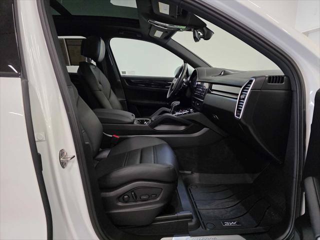 Used 2023 Porsche Cayenne AWD/4WD image 13