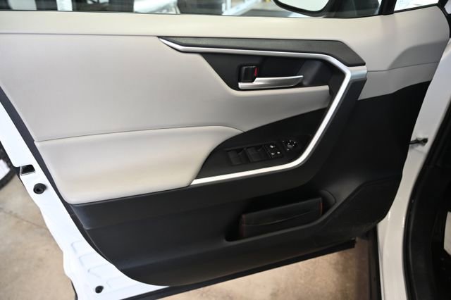 Used 2021 Toyota RAV4 XLE w/ Convenience Package AWD/4WD image 28