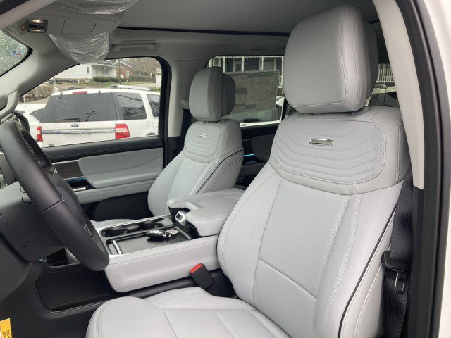 Used 2026 Ford Expedition Max Platinum w/ Platinum Ultimate Package AWD/4WD image 12