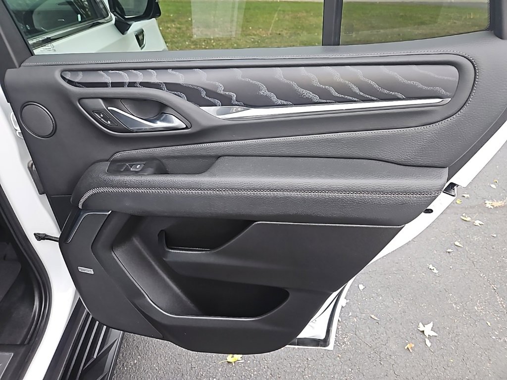 Used 2023 GMC Yukon Denali image 32