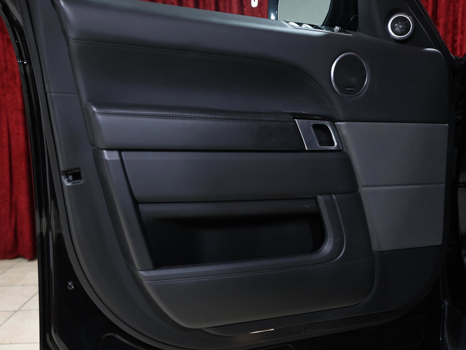 Used 2019 Land Rover Range Rover Sport HST image 11