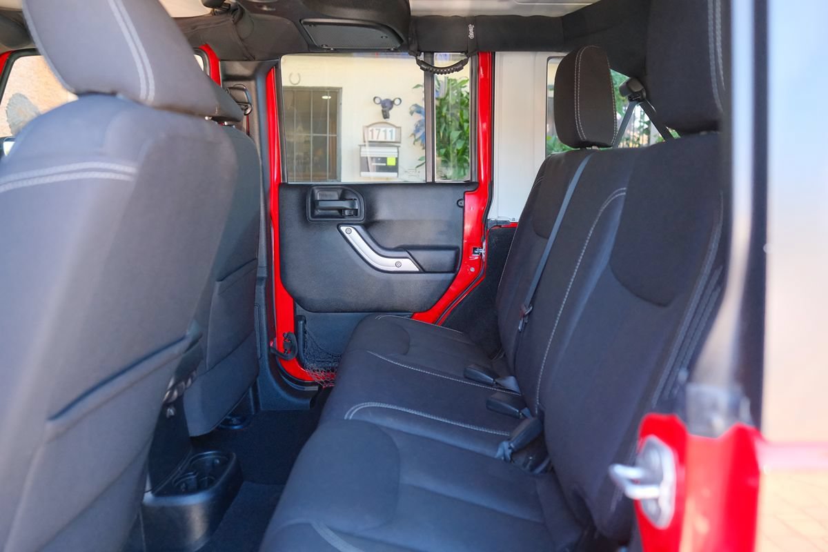 Used 2015 Jeep Wrangler Unlimited Sahara AWD/4WD image 27