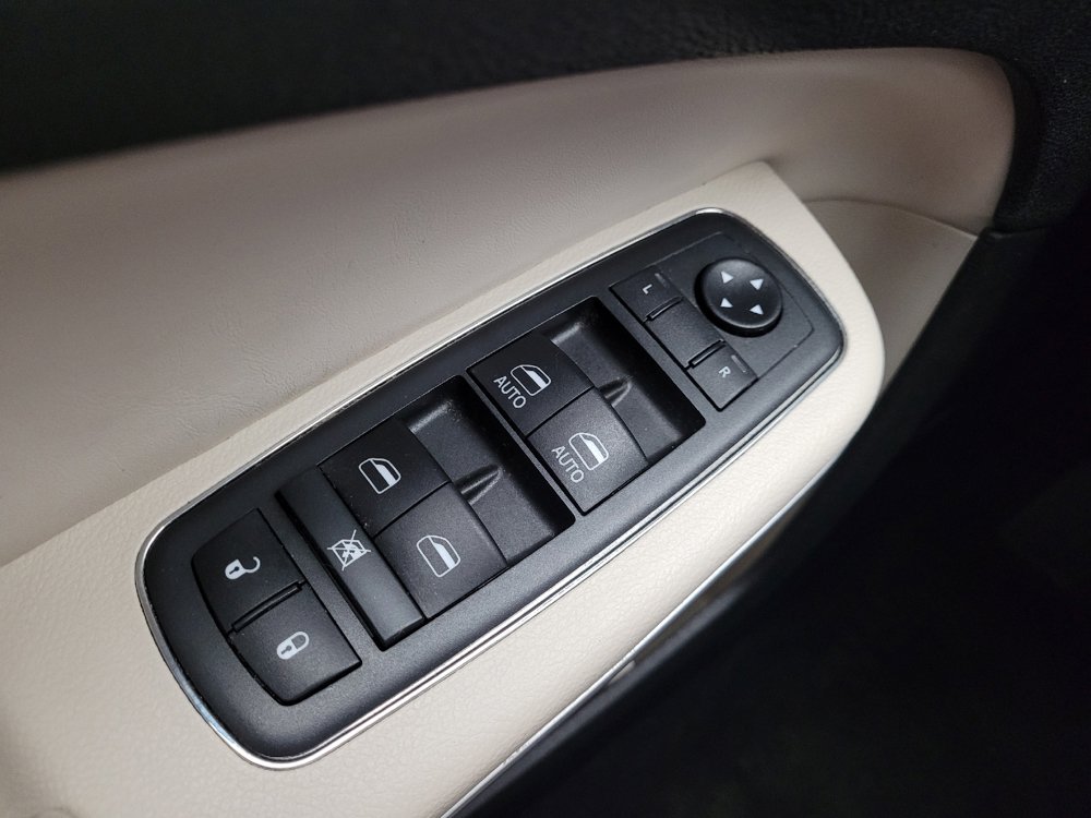 Used 2019 Chrysler 300 Touring w/ Driver Convenience Group RWD image 27