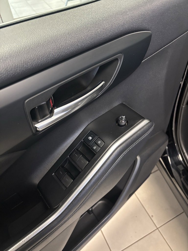 Used 2021 Toyota Highlander XLE image 11