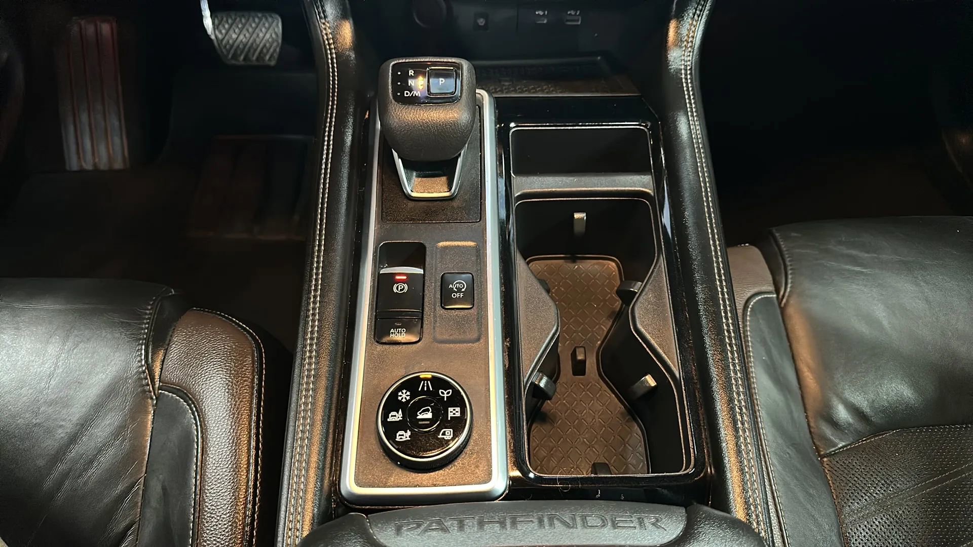 Used 2022 Nissan Pathfinder Platinum w/ Cargo Package image 28