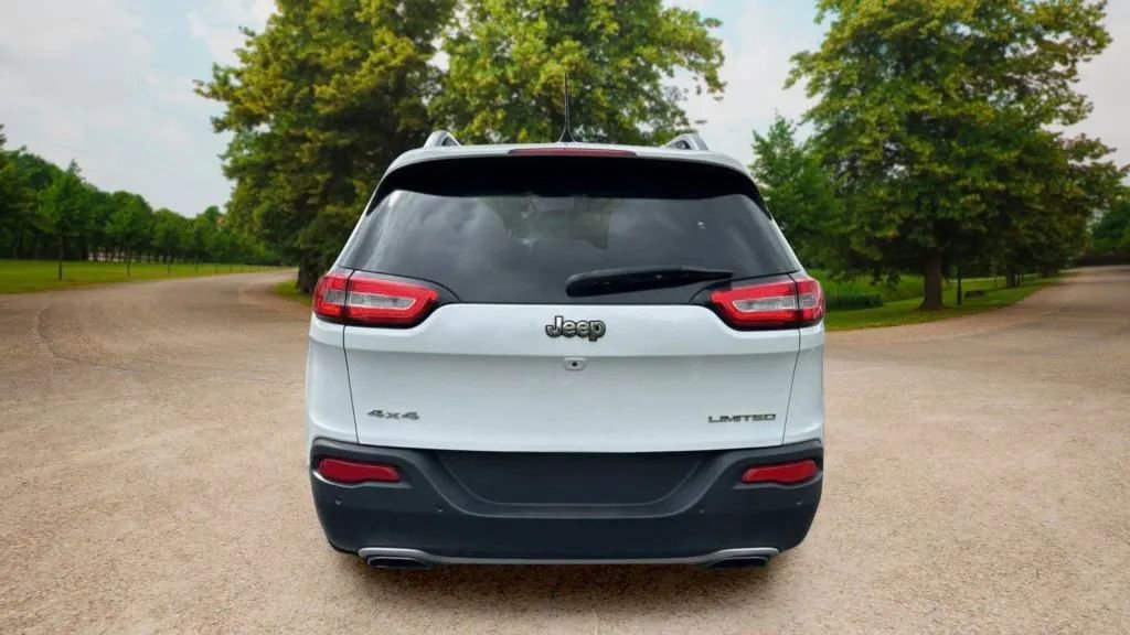 Used 2018 Jeep Cherokee Limited AWD/4WD image 7