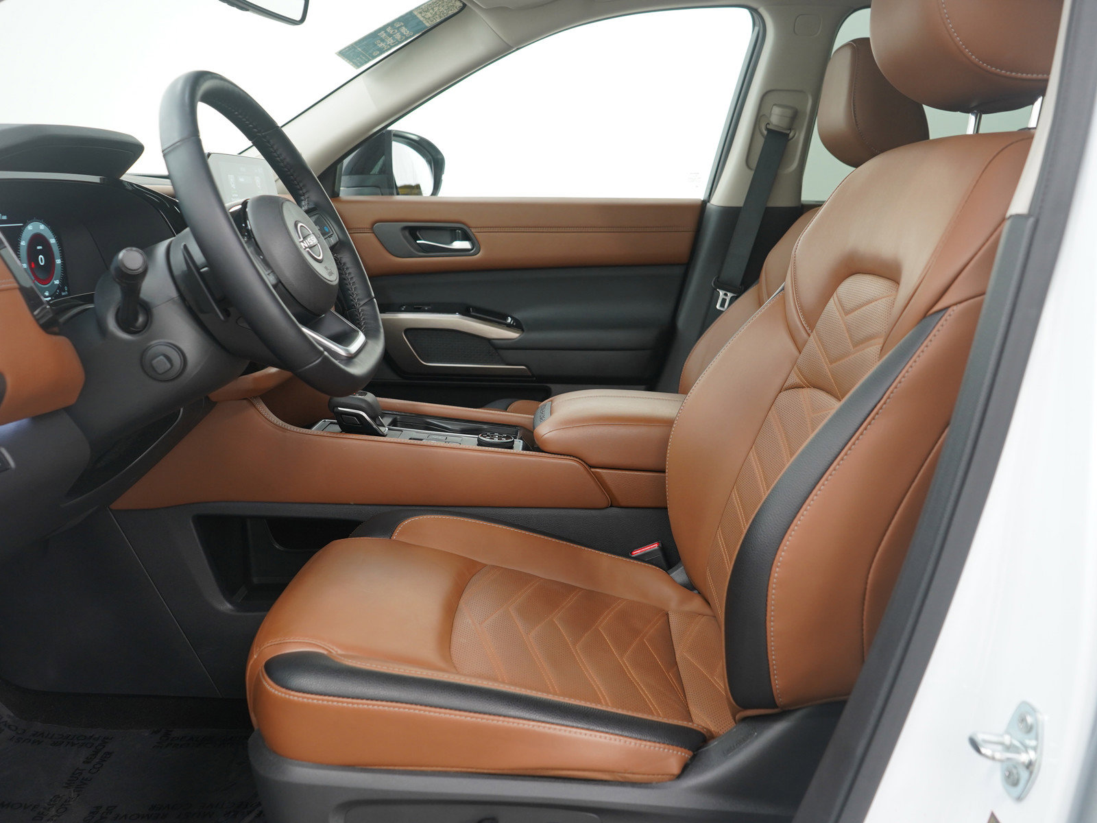 Used 2025 Nissan Pathfinder Platinum w/ Cargo Package image 27