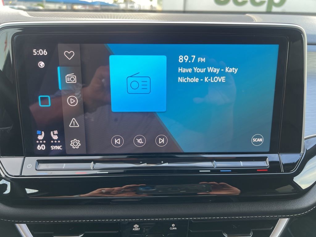Used 2025 Volkswagen Atlas Cross Sport SE image 64