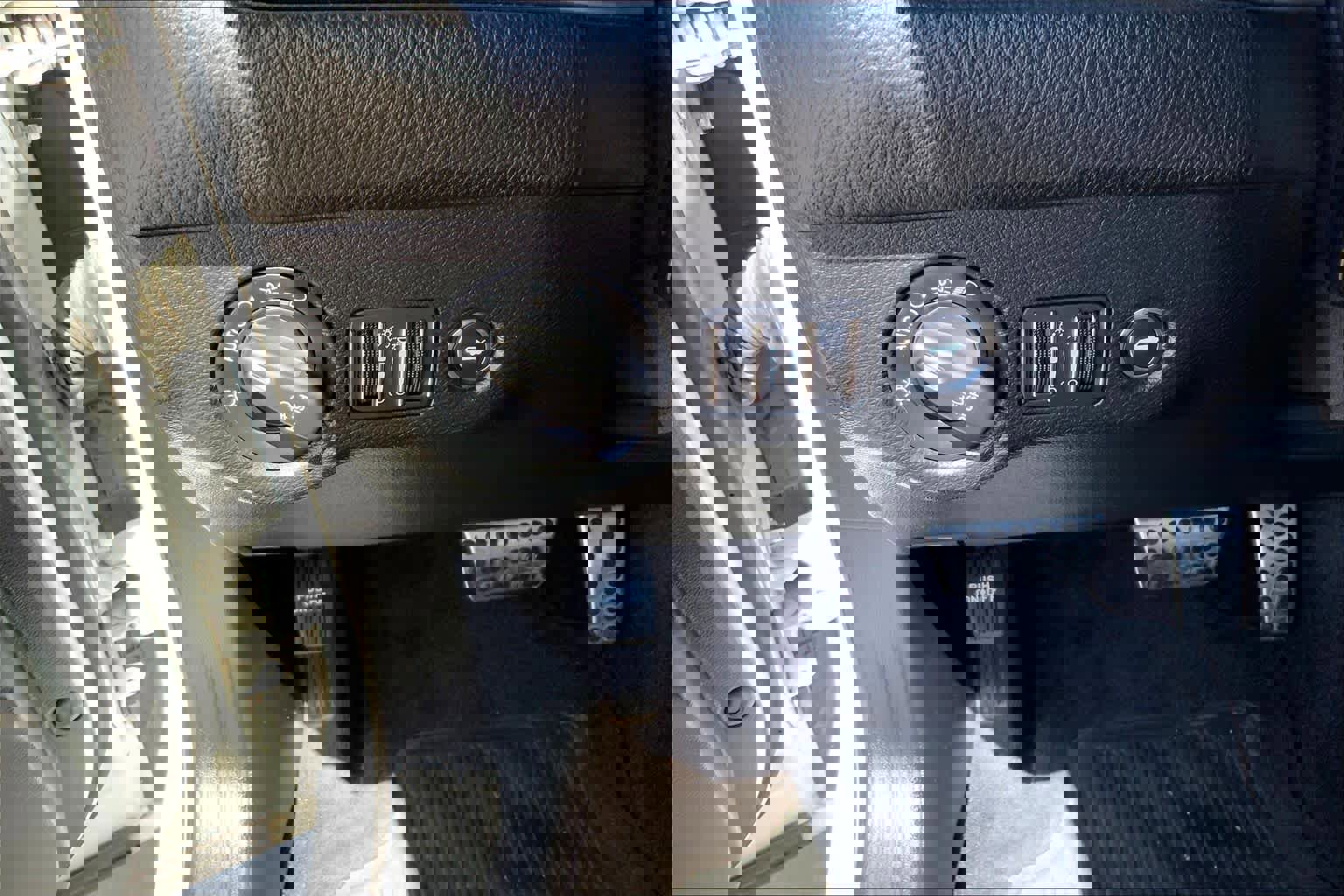 Used 2018 Dodge Challenger SXT Plus image 31