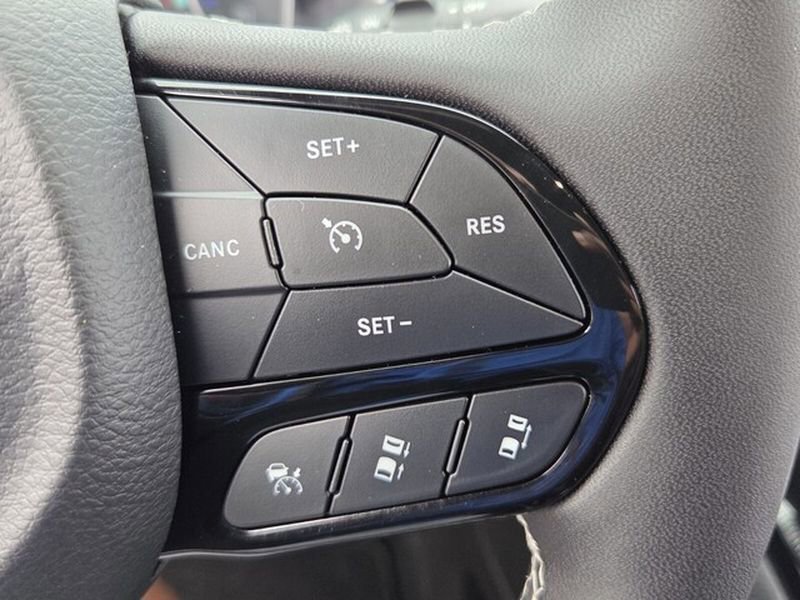 Used 2024 Chrysler Pacifica Limited w/ Uconnect Theater Family Group FWD image 24