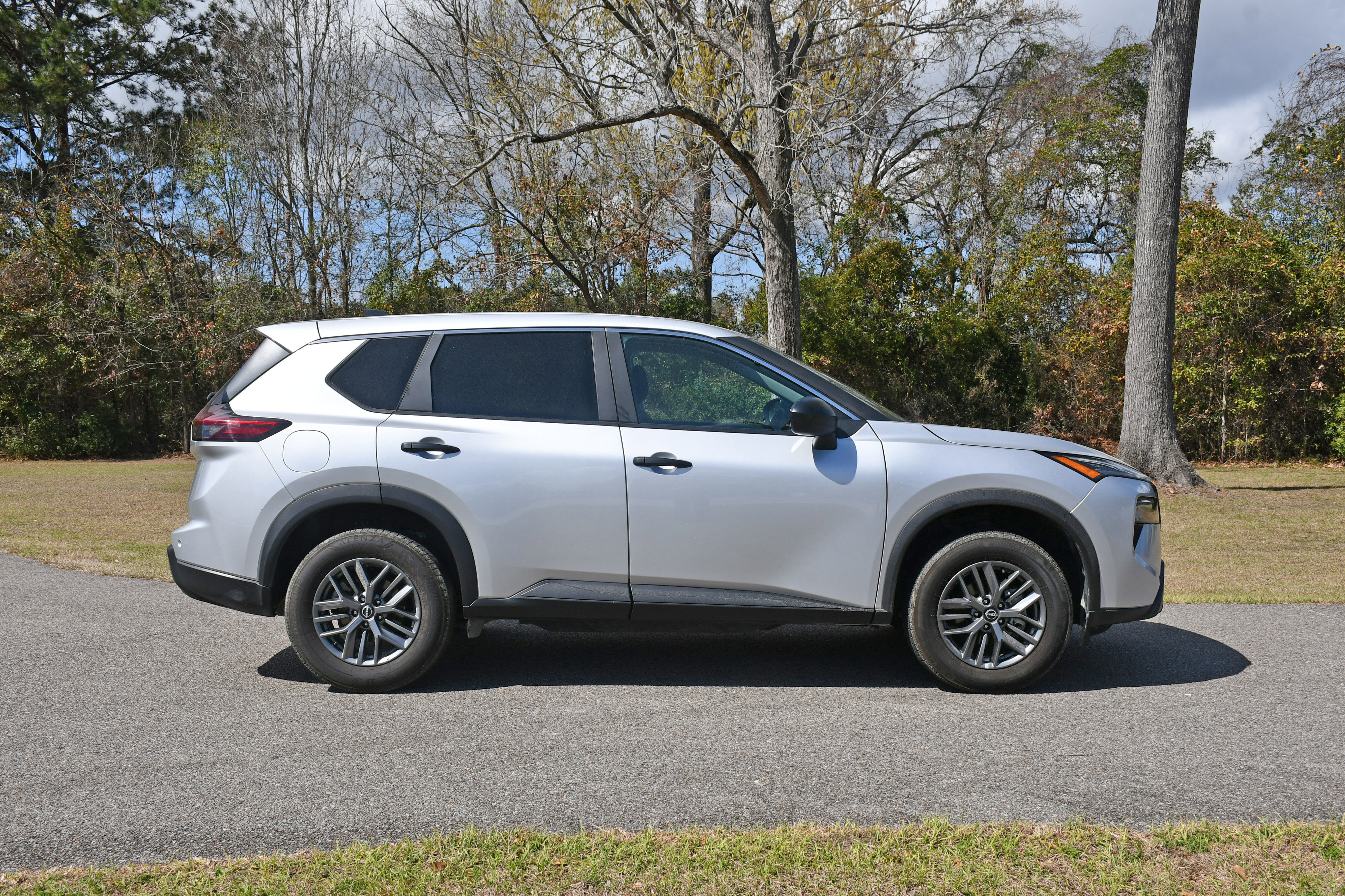 Used 2024 Nissan Rogue S image 5