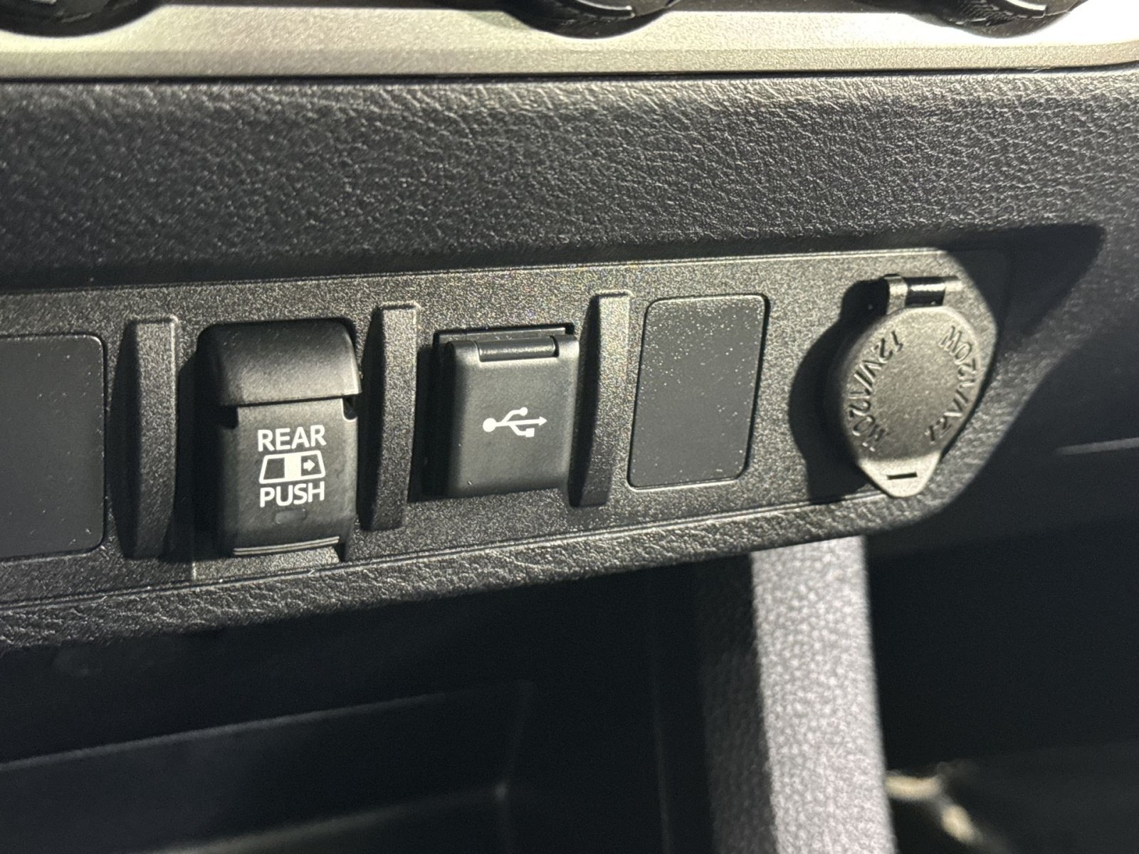 Used 2022 Toyota Tacoma SR5 AWD/4WD image 43