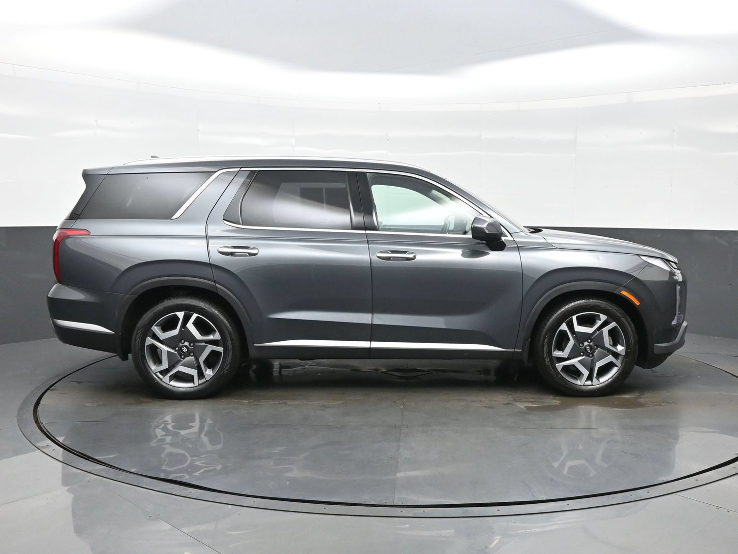 Certified 2023 Hyundai Palisade SEL w/ Winter Package AWD/4WD image 7