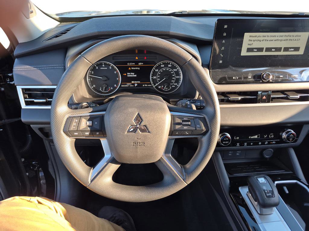 New 2026 Mitsubishi Outlander ES image 14