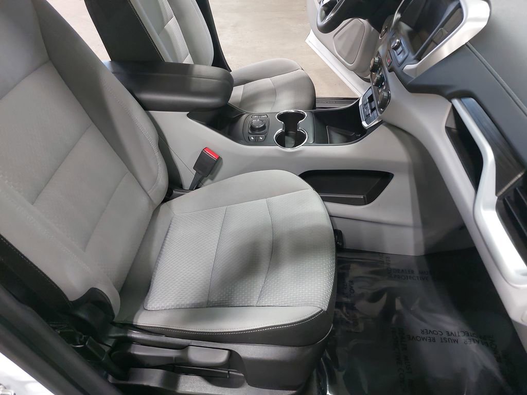 Used 2023 GMC Terrain SLE w/ Driver Convenience Package image 10